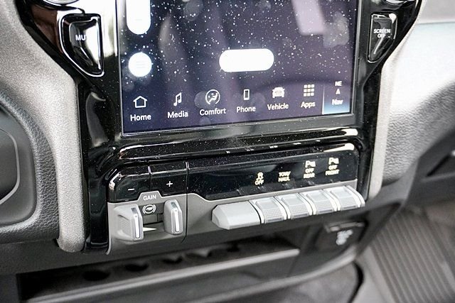 New 2026 Bright White Clear-Coat Exterior Paint RAM Tradesman image 34