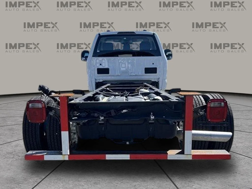 Used 2025 White Ford XL image 4