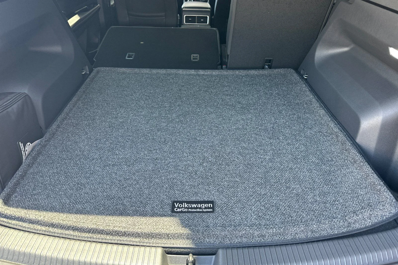 New 2026 Silver Volkswagen SE w/Technology image 13