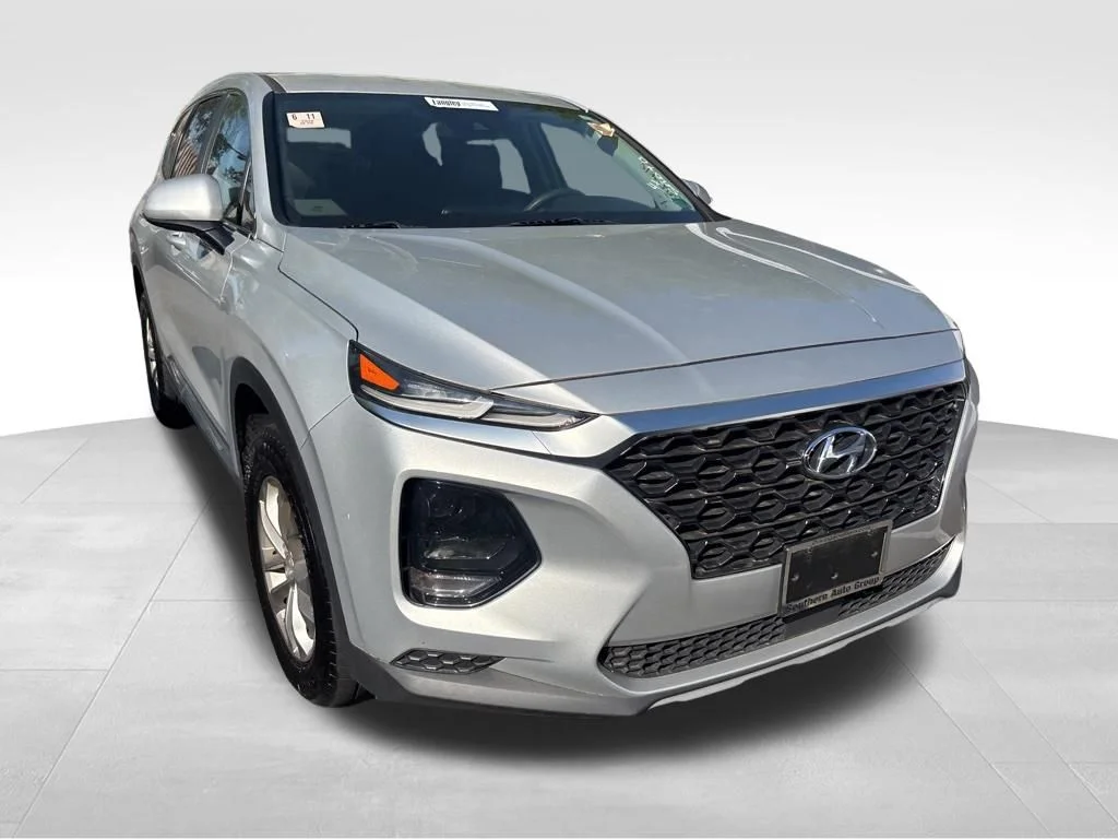 Used 2020 Silver Hyundai SE image 5