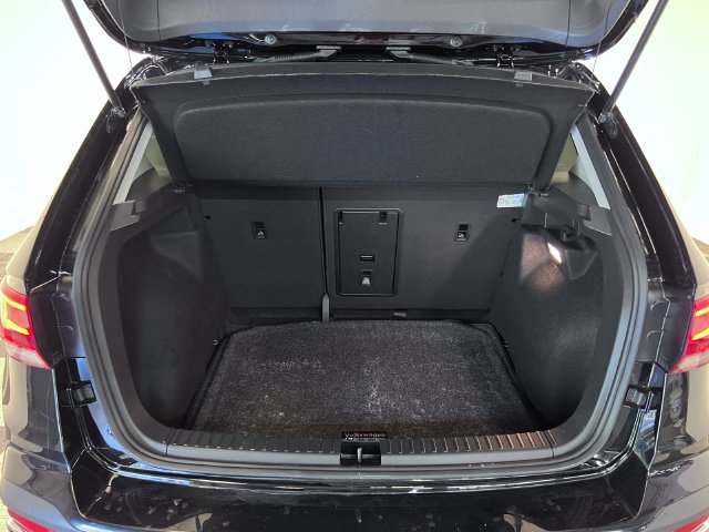 2022 Taos 1.5T SE Black · photo 6