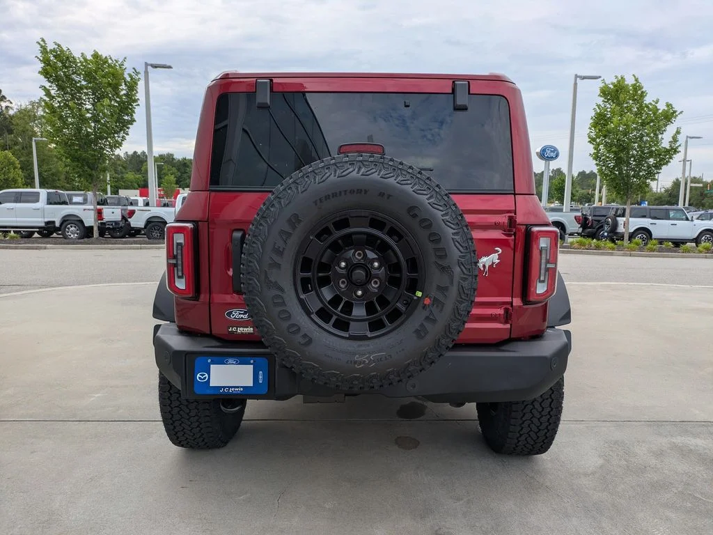 New 2026 Ruby Red Metallic Tinted Clearcoat Ford Outer Banks image 5