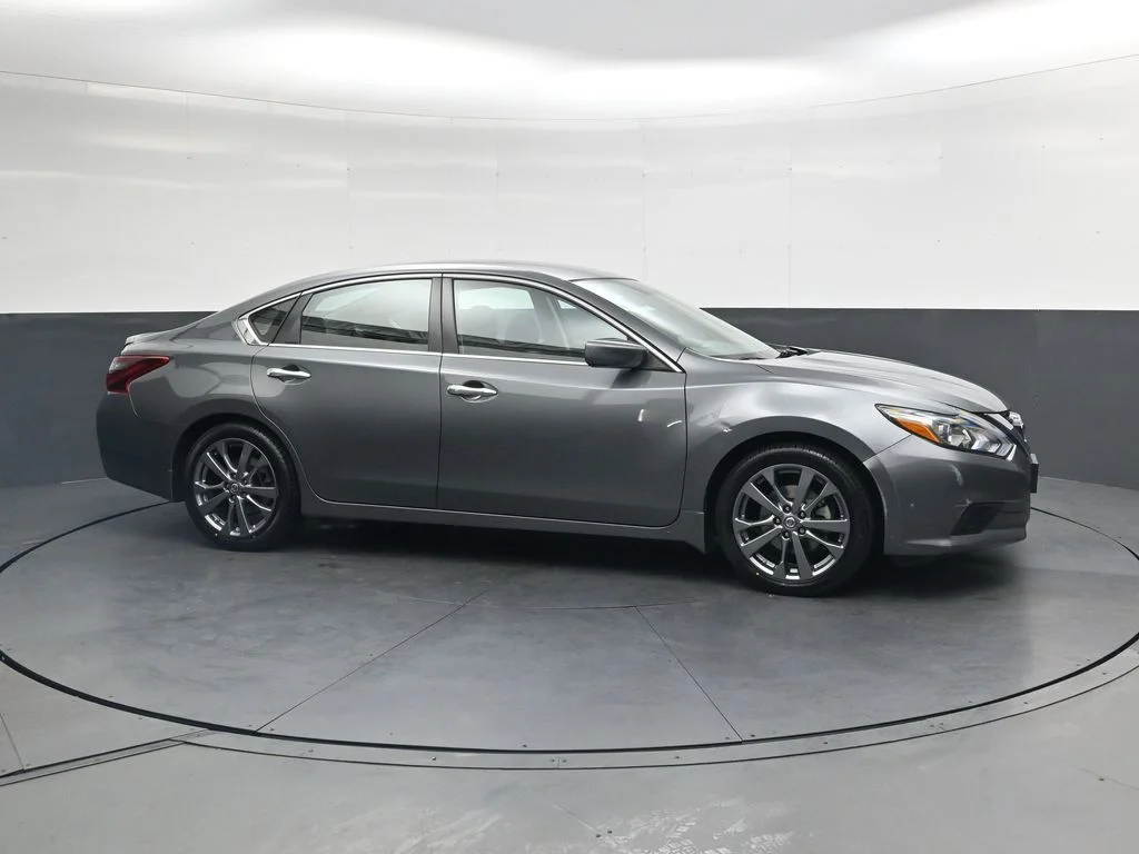 Used 2018 Gray Nissan 2.5 SR image 4
