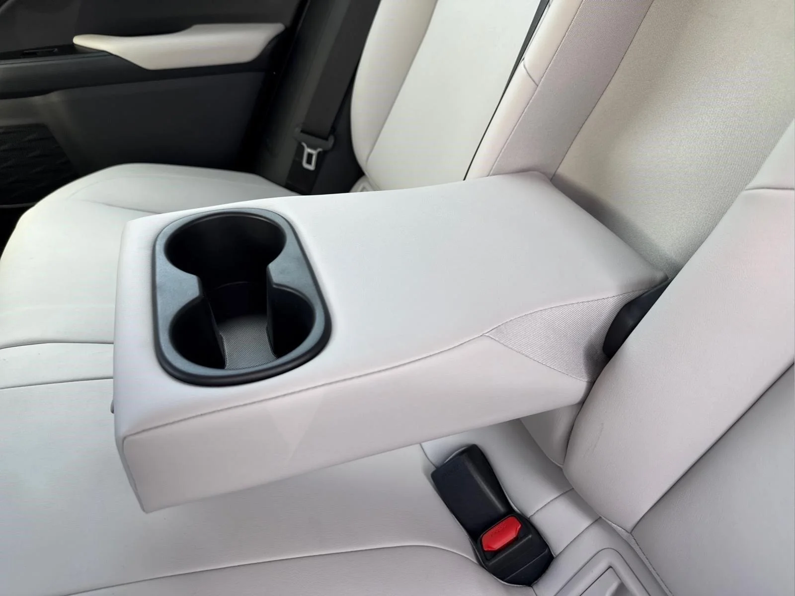 Used 2020 Eminent White Pearl Lexus UX 250h image 14
