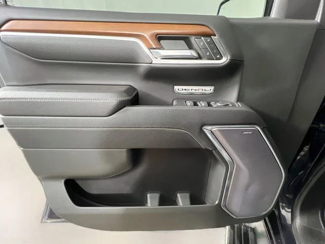 Used 2022 Silver GMC Denali image 33