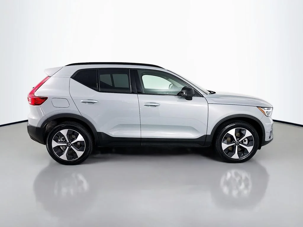 2026 Volvo XC40 Plus - Photo 8