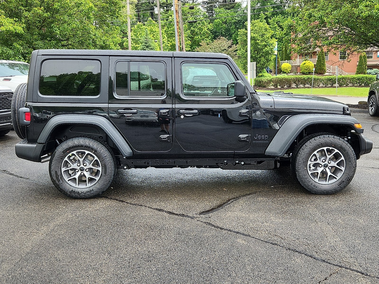 New 2026 Black Clear-Coat Exterior Paint Jeep Sport S image 7