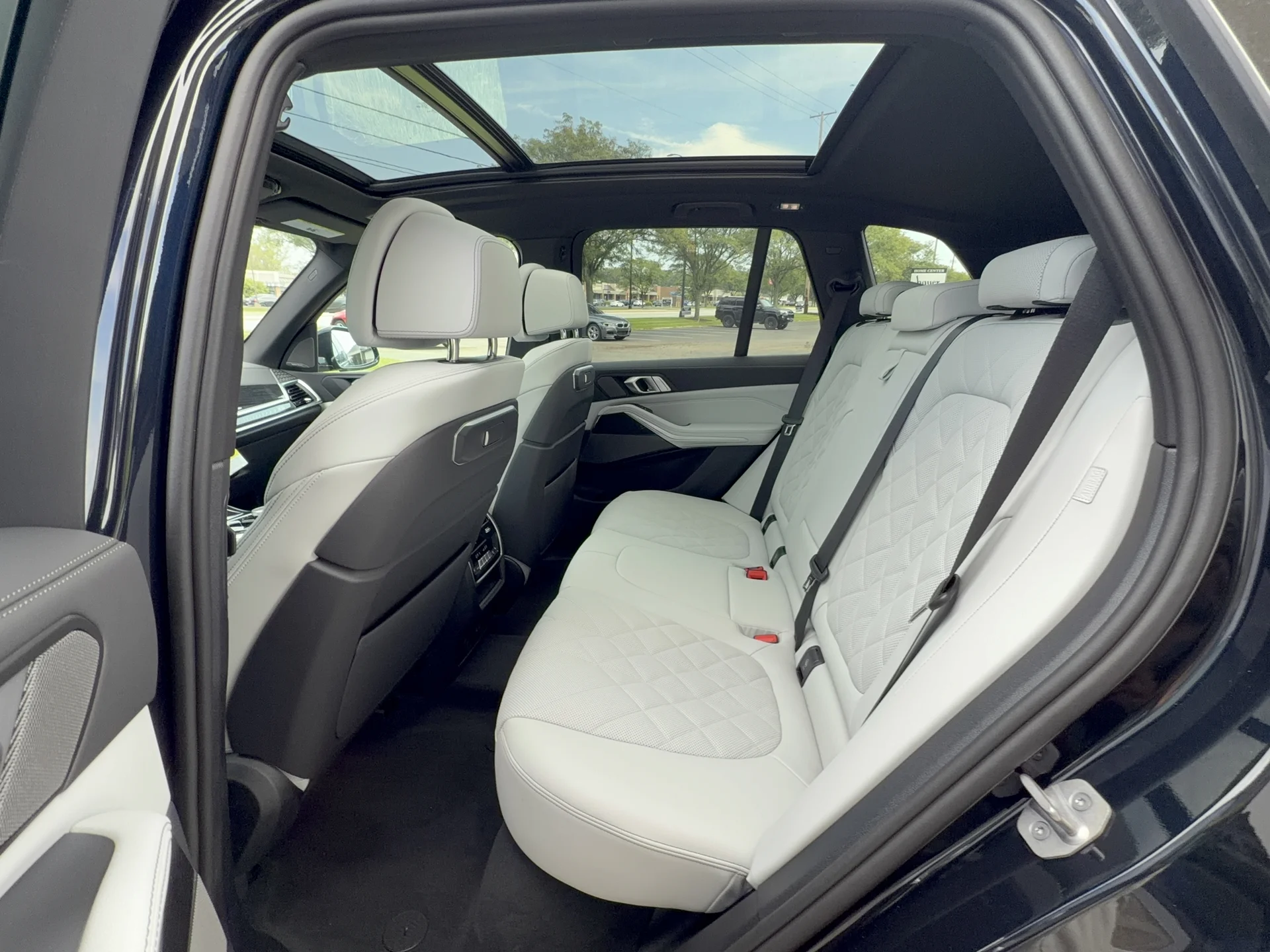 New 2026 Carbon Black Metallic BMW xDrive40i image 26