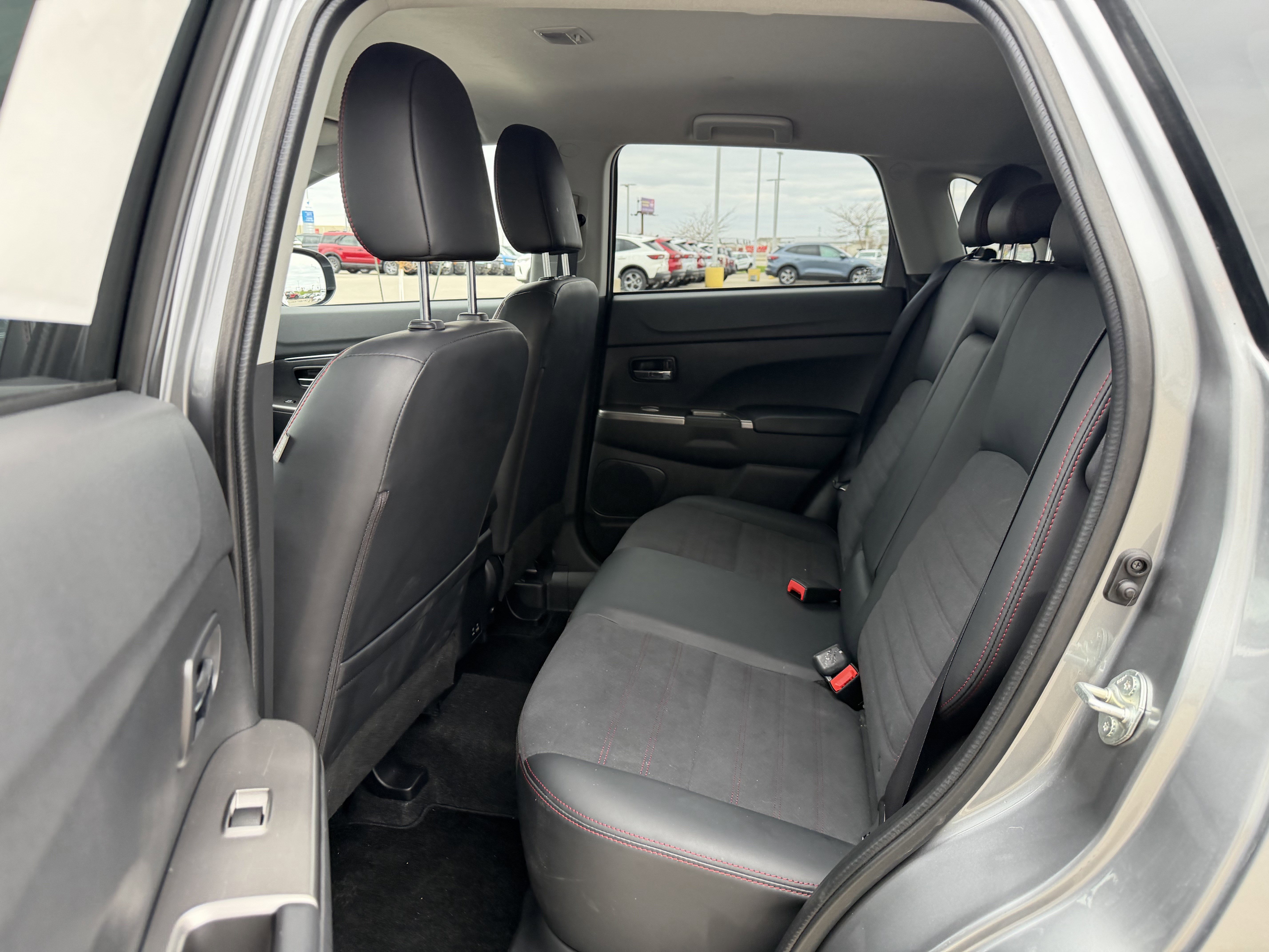 Used 2025 Mercury Gray Metallic Mitsubishi SE image 19
