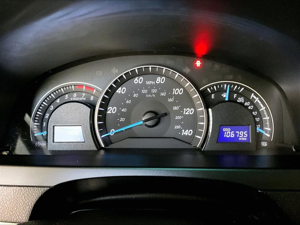 Used 2014 Gray Toyota LE image 25
