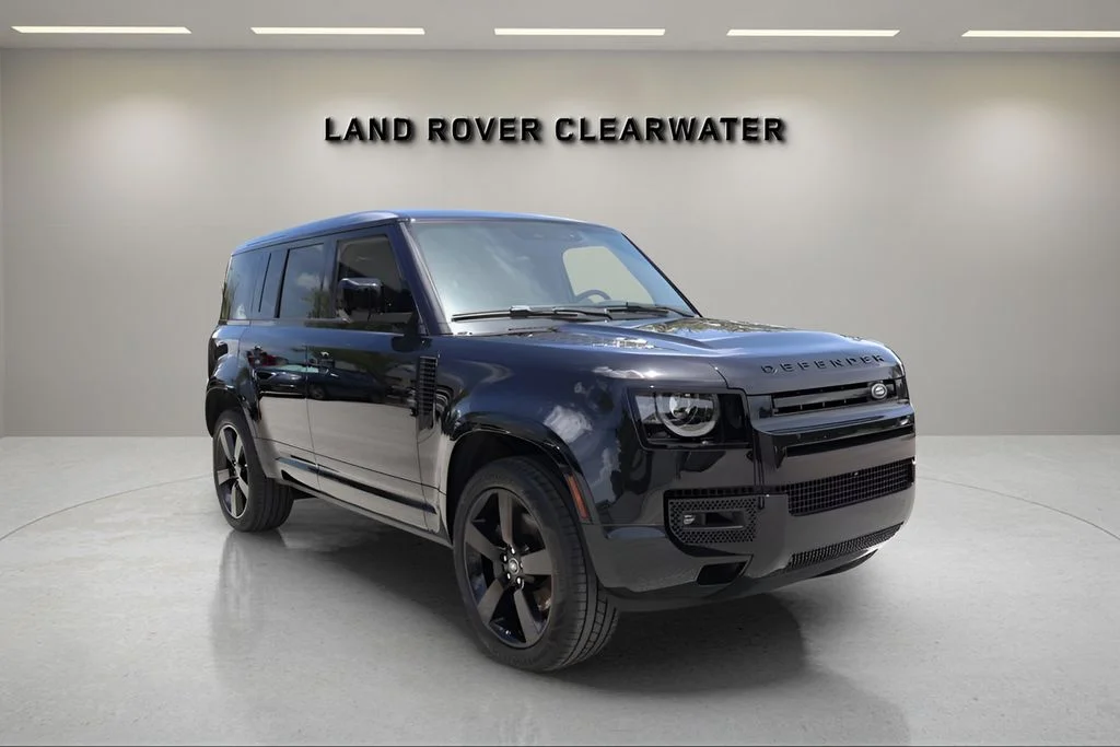Certified Used 2025 Black Land Rover X-Dynamic SE image 7