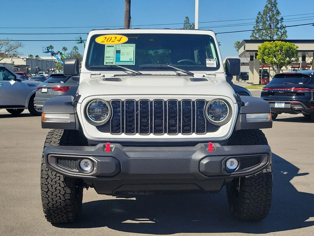 Used 2024 Bright White Clearcoat Jeep Rubicon image 31