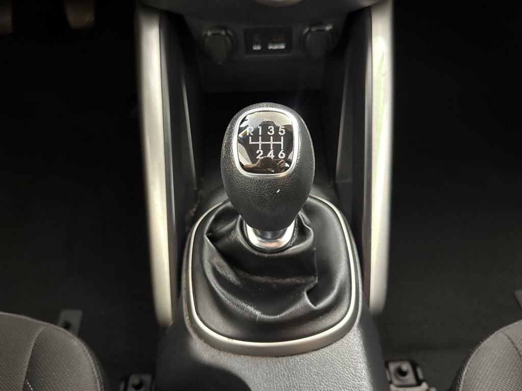 2013 Hyundai Veloster Base - Photo 16