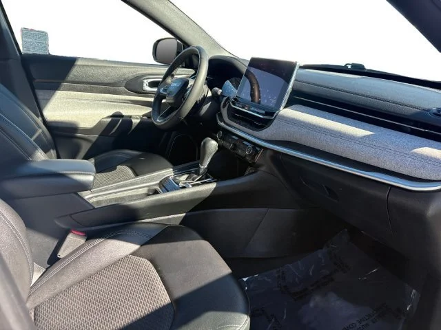 Used 2024 Bright White Clearcoat Jeep Latitude image 20