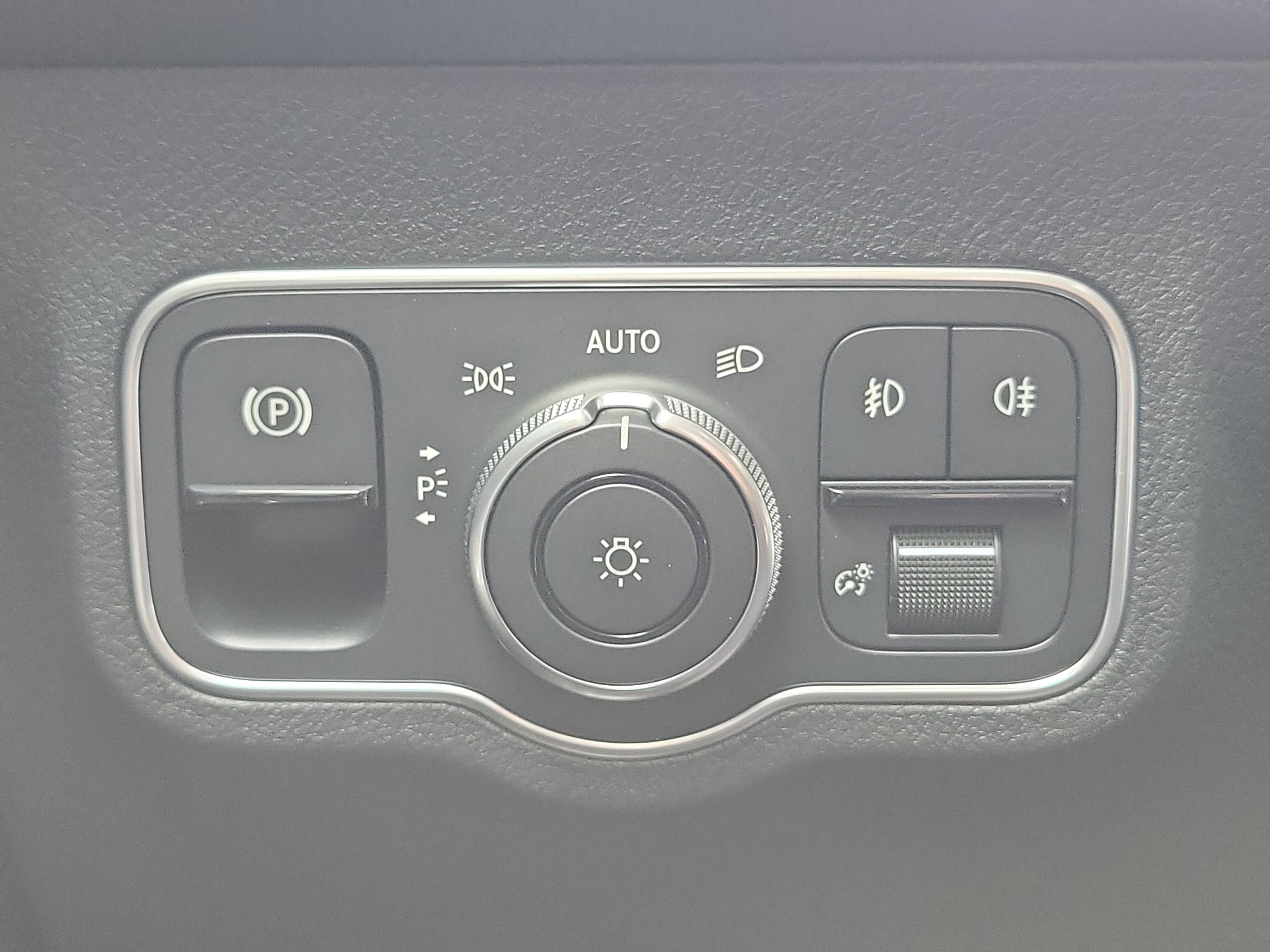 New 2026 Cirrus Silver Metallic Mercedes-Benz GLB 250 image 56