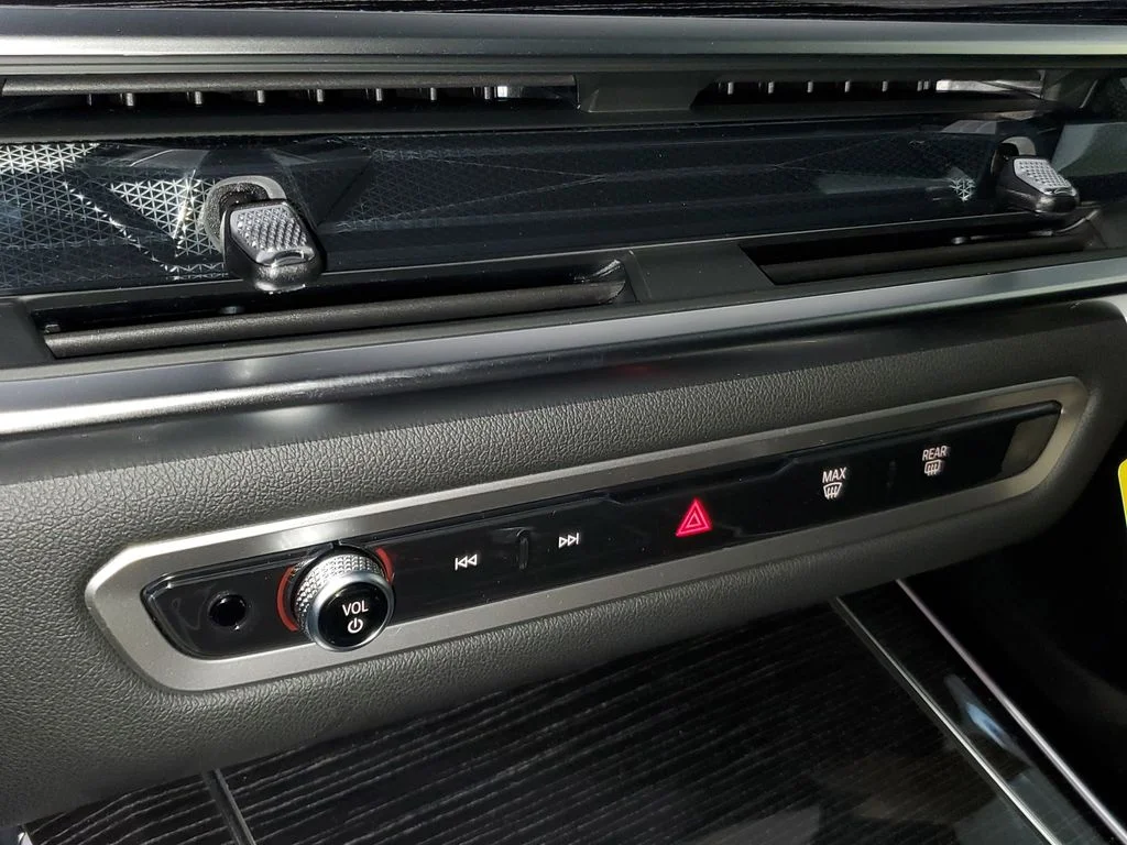Used 2026 Skyscraper Grey Metallic BMW sDrive40i image 23
