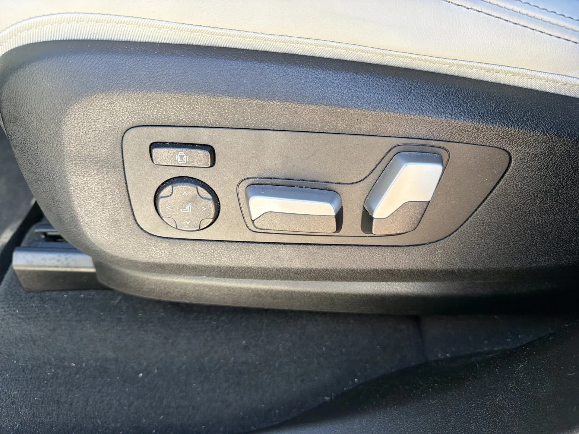 Used 2026 Gray BMW xDrive50e image 26