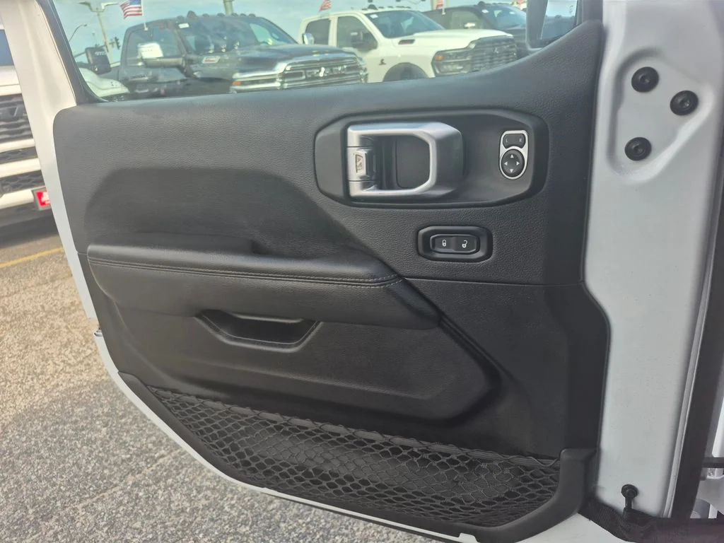 Used 2023 White Jeep Sahara image 13
