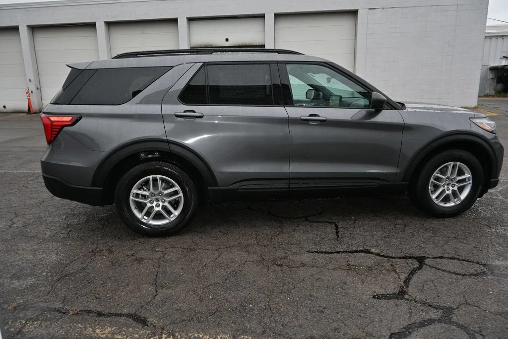 New 2027 Carbonized Gray Metallic Ford Active image 49