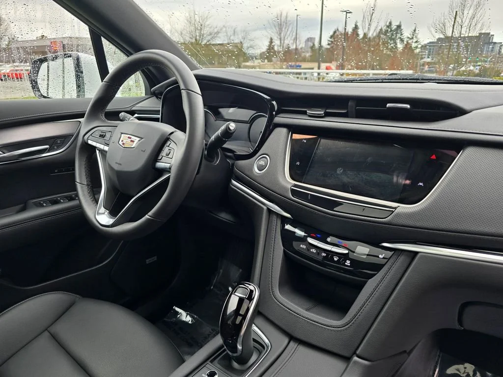 Used 2025 Crystal White Tricoat Cadillac Luxury image 12