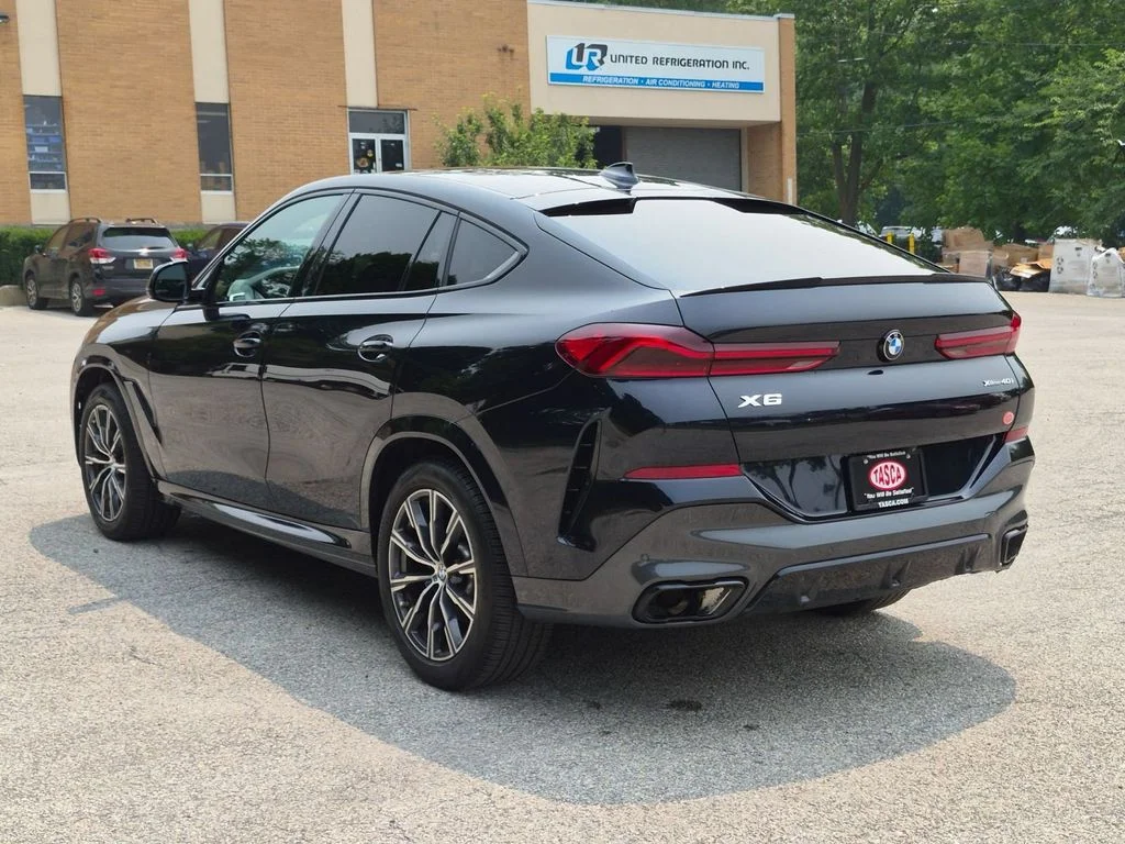 Used 2022 Black BMW xDrive40i image 8