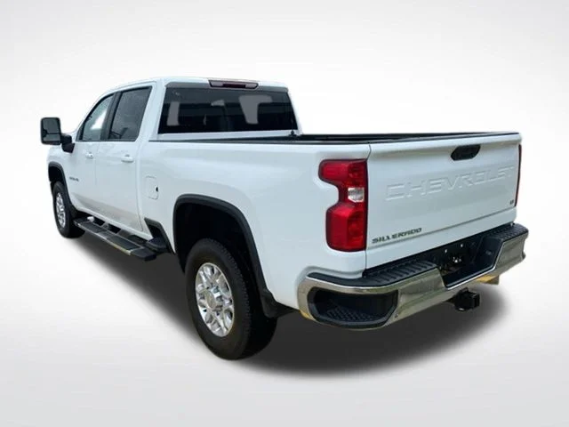 Used 2023 White Chevrolet LT image 3