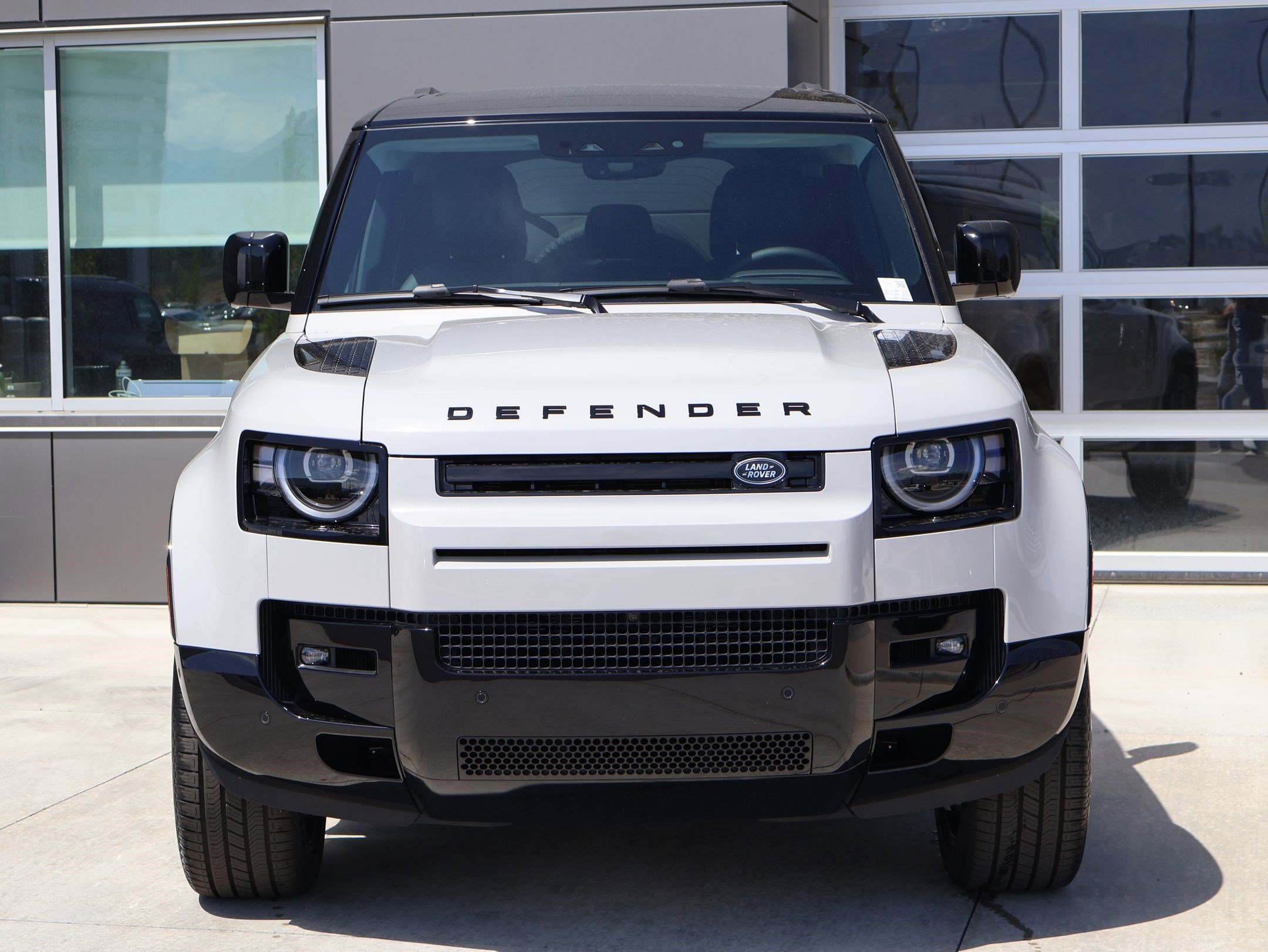 New 2026 Borasco Grey LAND ROVER P400 X-Dynamic SE image 2