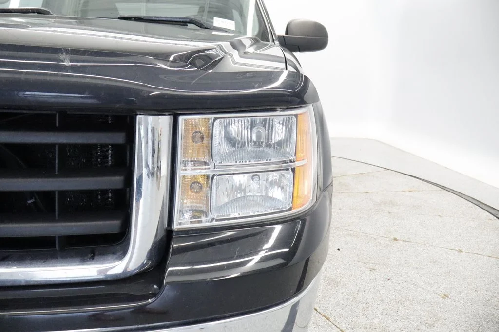 Used 2011 Black GMC SLE image 11
