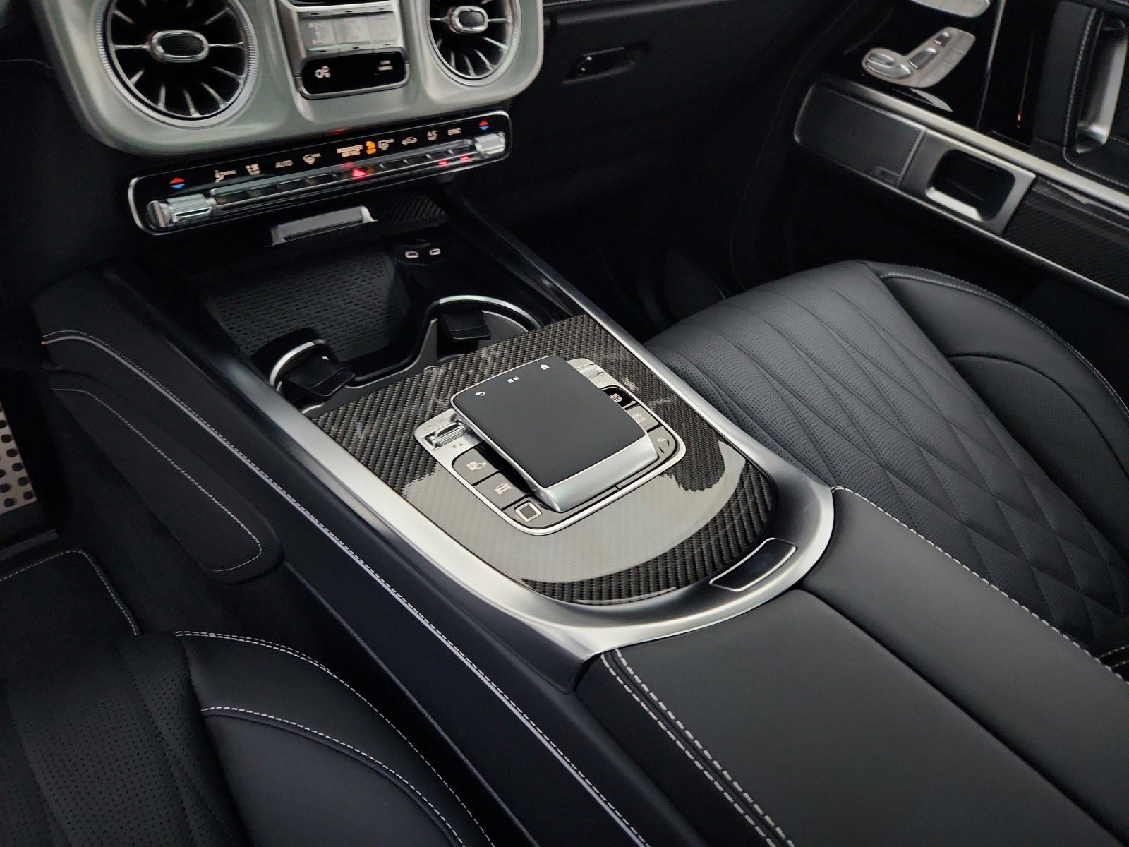 New 2027 MANUFAKTUR Arabian Grey Non- Metallic Mercedes-Benz AMG® G 63 SUV image 20