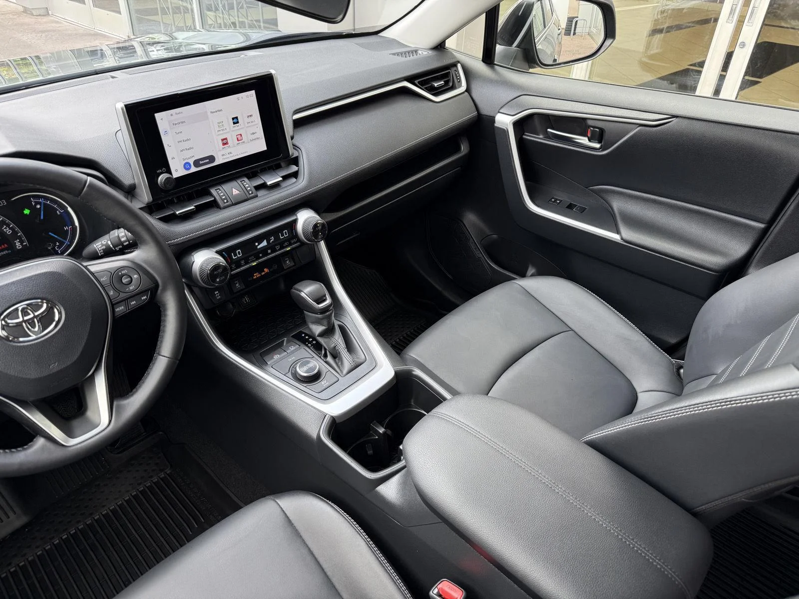 Used 2025 Magnetic Gray Metallic Toyota Hybrid XLE Premium image 19