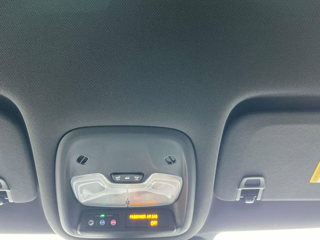 Used 2025 Iridescent Pearl Tricoat Chevrolet ACTIV image 15
