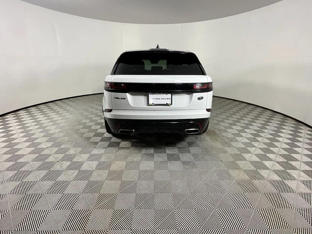 Used 2023 White Land Rover R-Dynamic S MHEV image 7