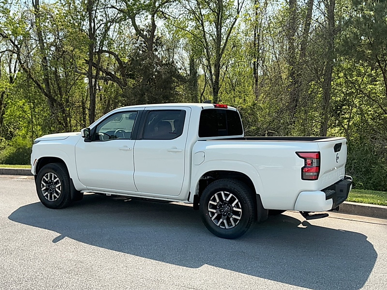 New 2026 Glacier White Nissan SV image 3