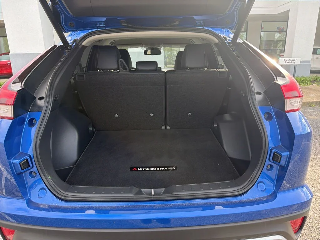 Used 2025 Blue Mitsubishi SE image 9