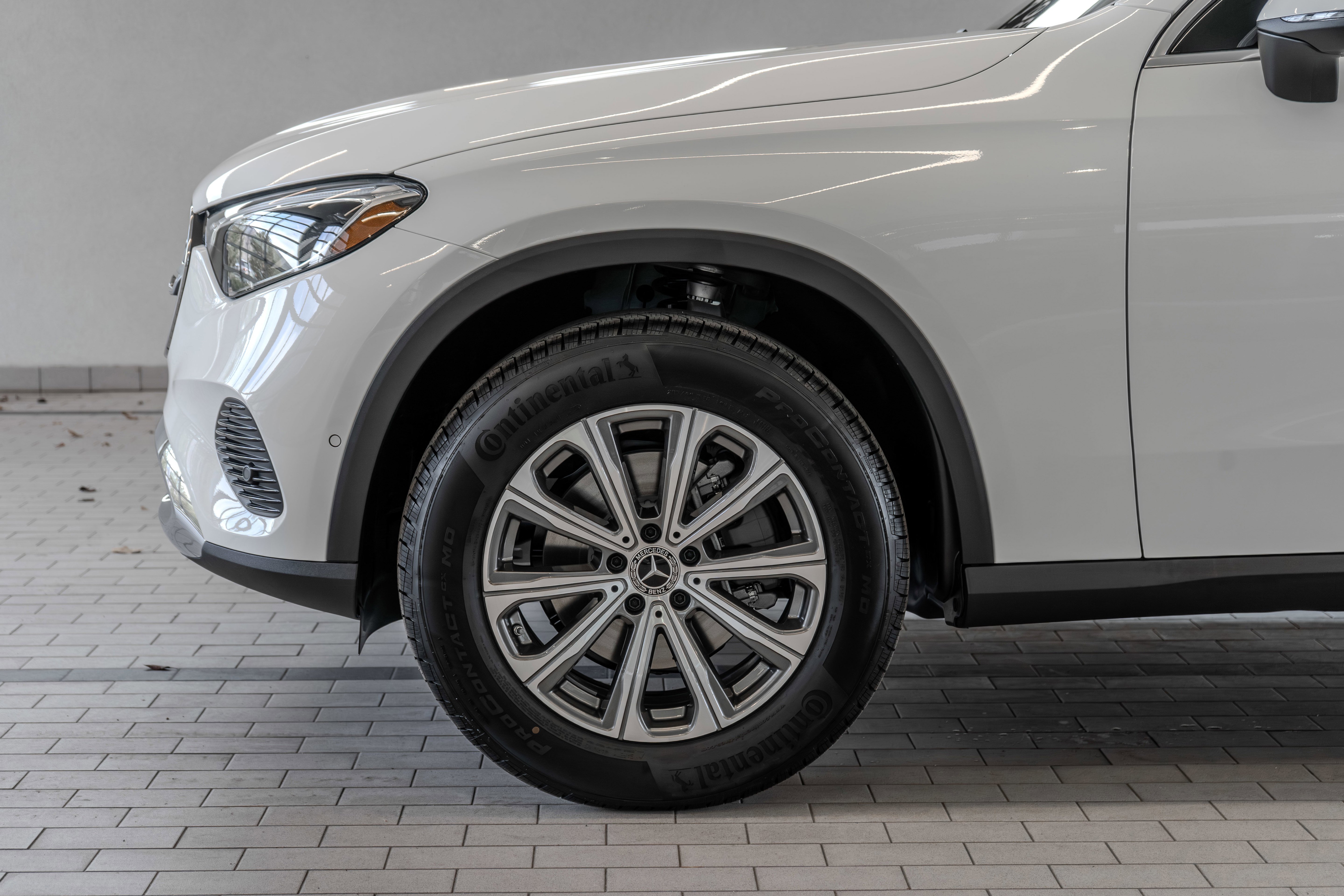 New 2026 Polar White Mercedes-Benz GLC 300 image 39