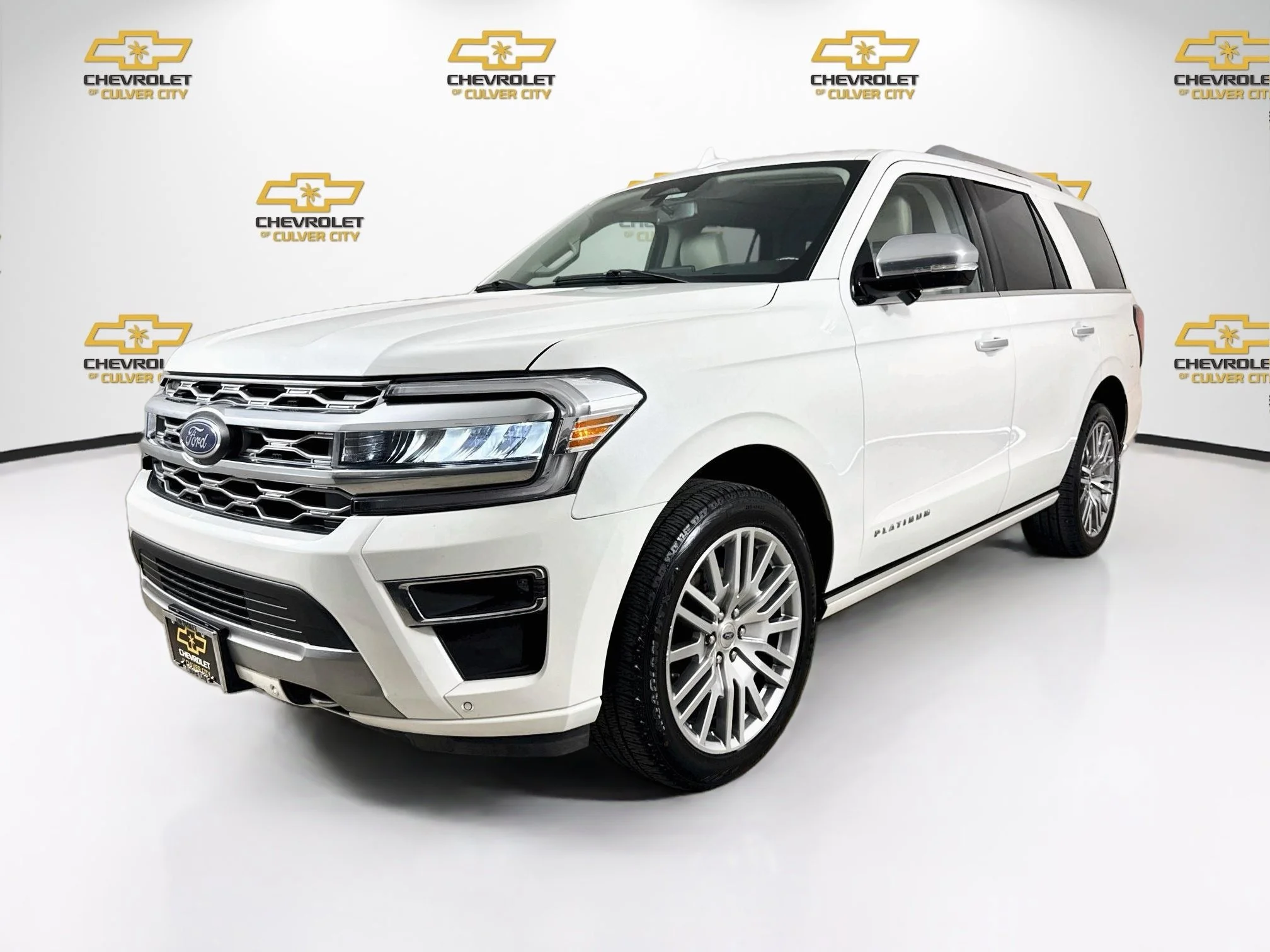 Used 2023  Ford Platinum image 3