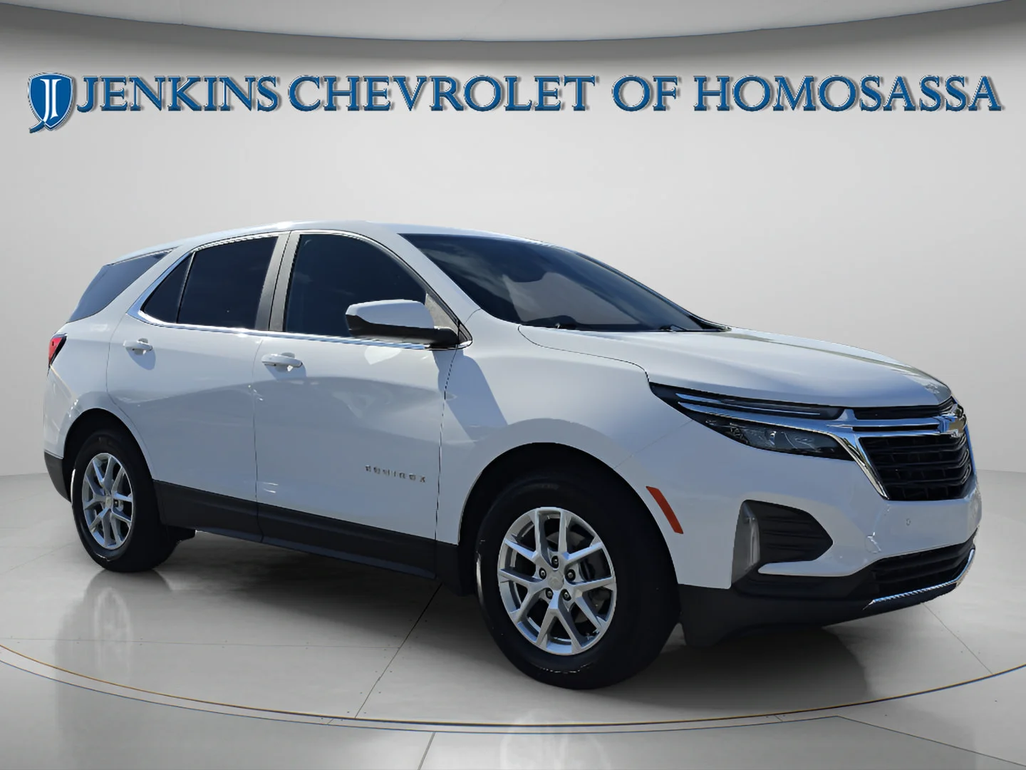 Used 2024 Summit White Chevrolet LT image 2