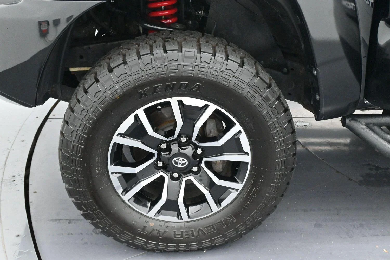 Used 2014 Black Toyota 4WD Double Cab V6 MT (Natl) image 32