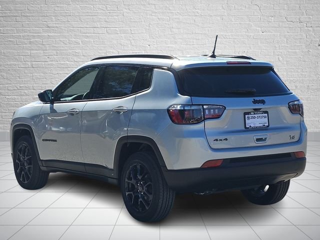New 2026 Silver Zynith Metallic Clear-Coat Exterior Paint Jeep Latitude image 3