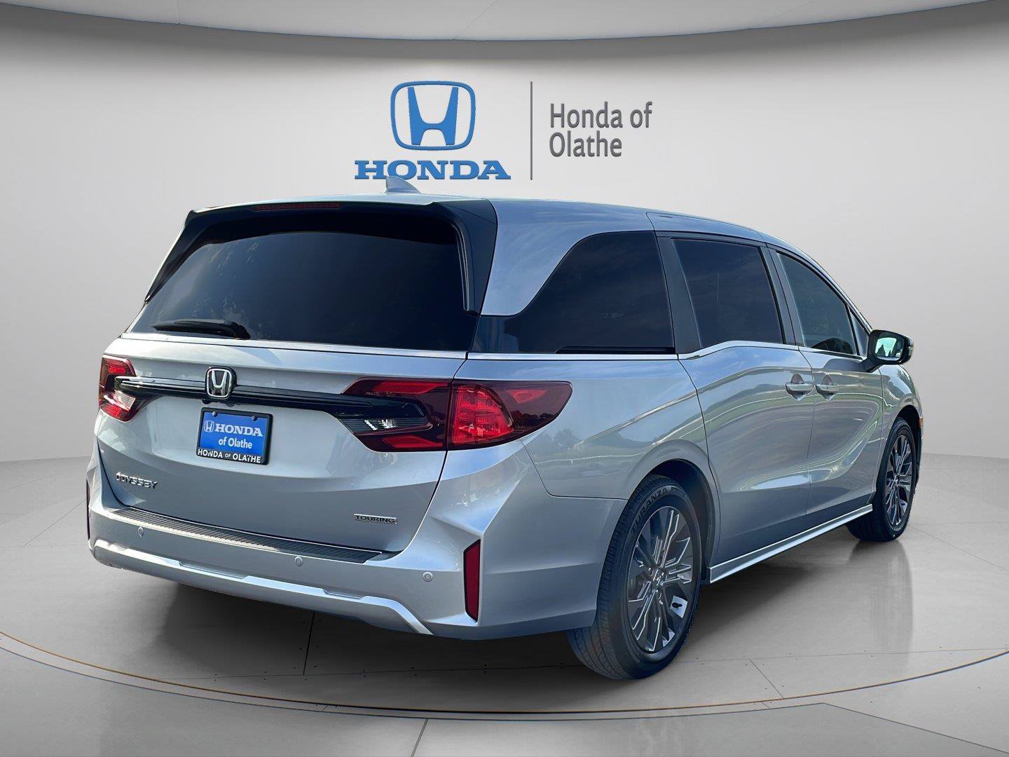 Certified Used 2026 Solar Silver Metallic Honda Touring image 31