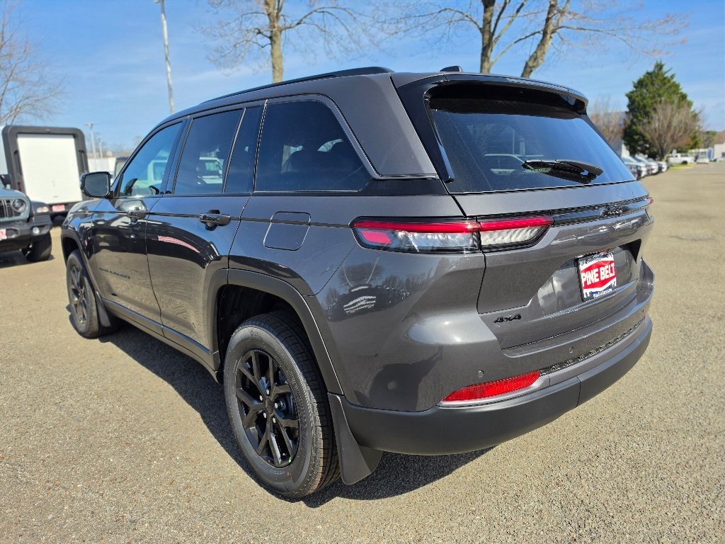 New 2026 Baltic Gray Metallic Clear-Coat Exterior Paint Jeep Laredo Altitude image 10