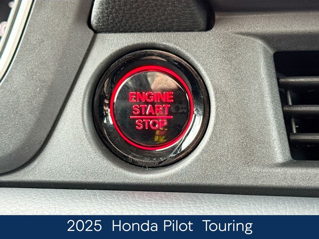 Used 2025  Honda Touring image 22