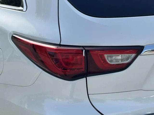 Used 2017 White INFINITI Base image 10