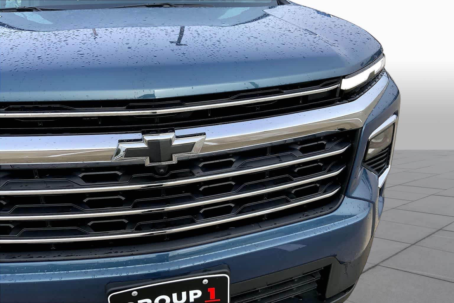Used 2025 Lakeshore Blue Metallic Chevrolet FWD LT image 29