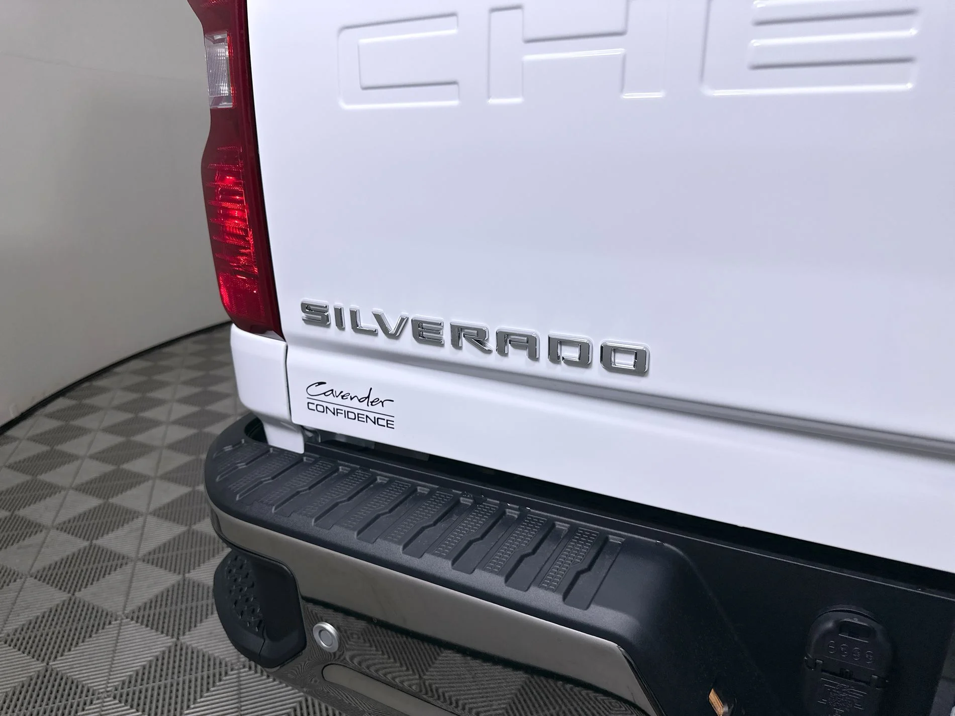 New 2026 Summit White Chevrolet WT image 33