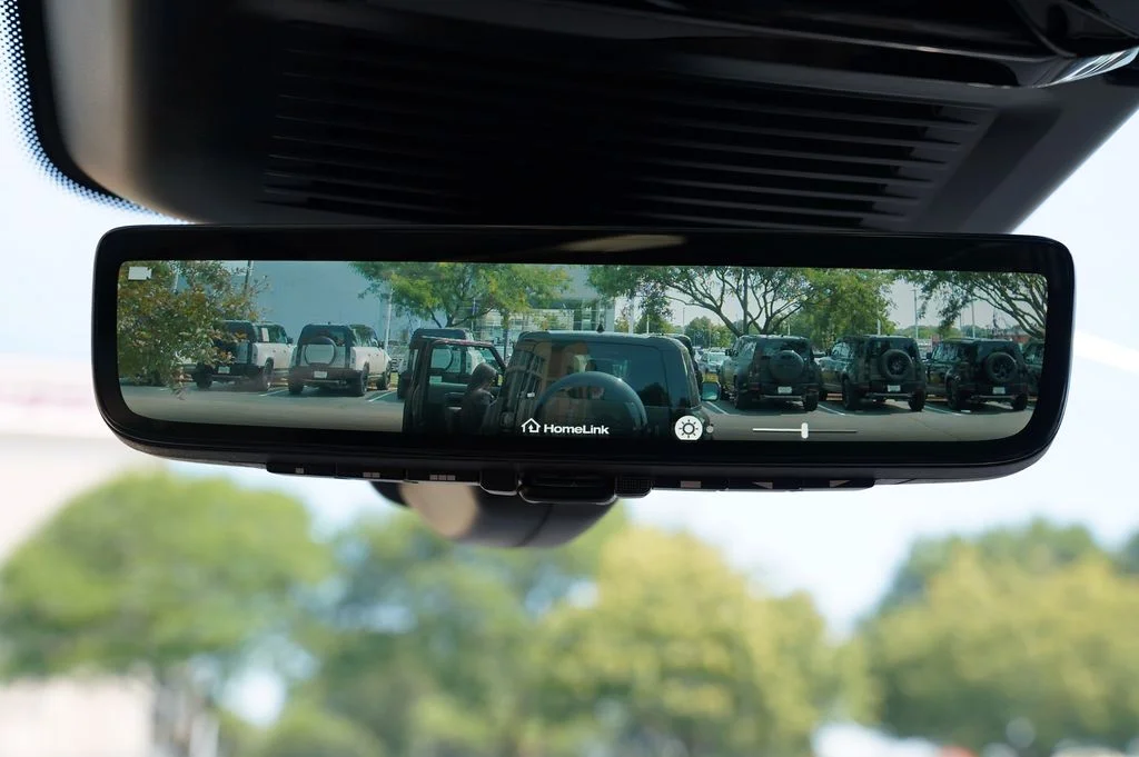 New 2026 Santorini Black Land Rover Dynamic SE image 21