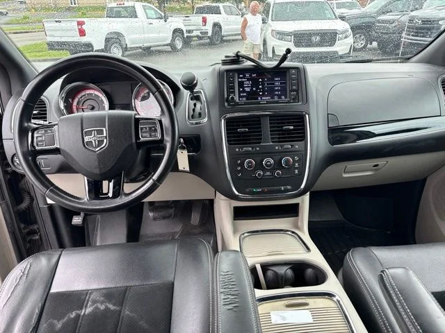 Used 2018 Gray Dodge SXT image 15