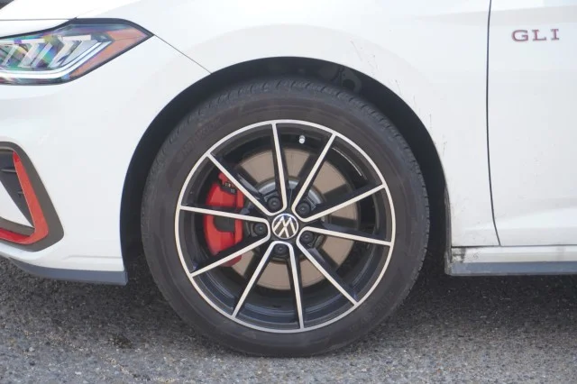 Used 2025  Volkswagen Autobahn image 13