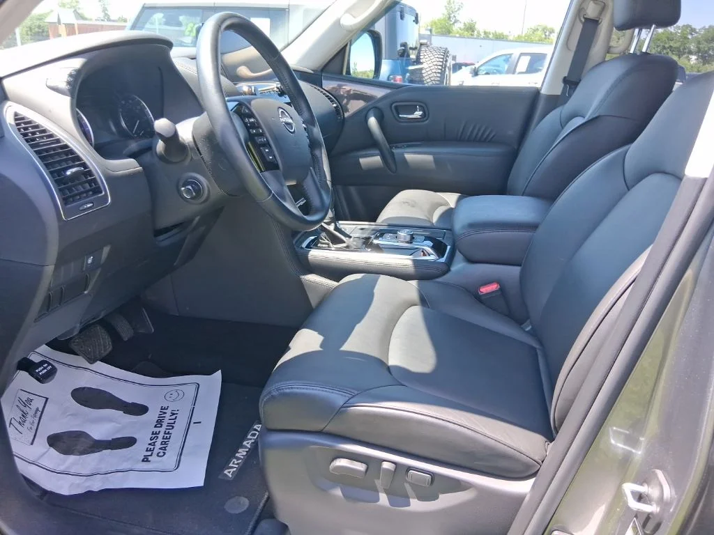 Used 2023 Gray Nissan SV image 8