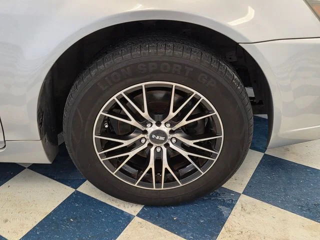 Used 2006 Silver Nissan 2.5 S image 10
